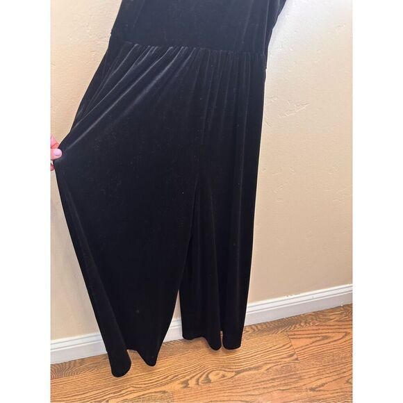 Old Navy Black Velvet Spaghetti Strap Jumpsuit Size Small NWOT - Picture 7 of 7